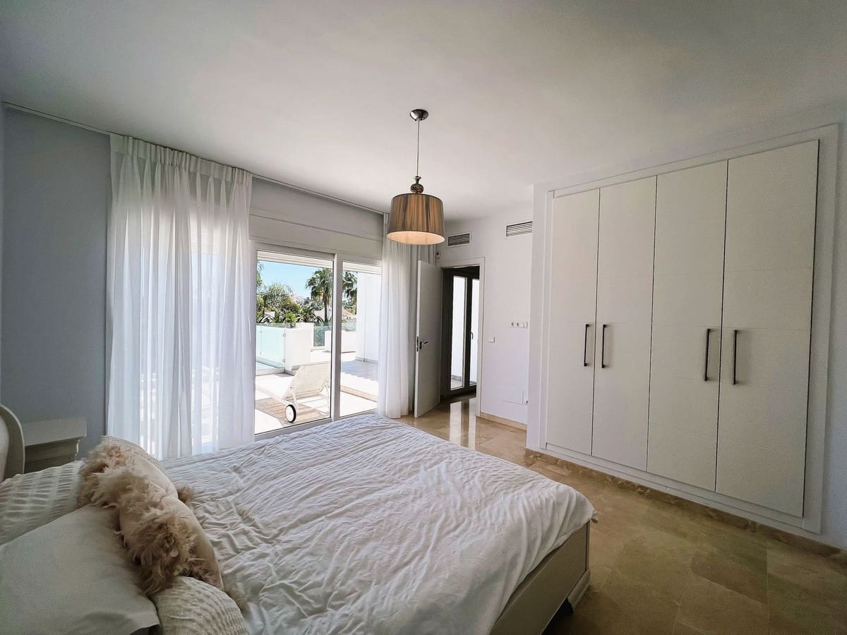 6 soverom Villa til salgs i Nueva Andalucia med svømmebasseng garasje - € 2 300 000 (Ref: 10002050)
