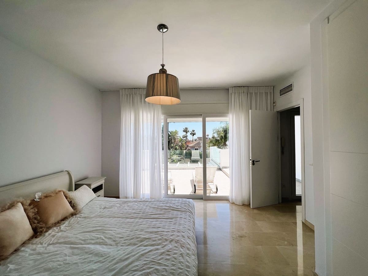 6 soverom Villa til salgs i Nueva Andalucia med svømmebasseng garasje - € 2 300 000 (Ref: 10002050)