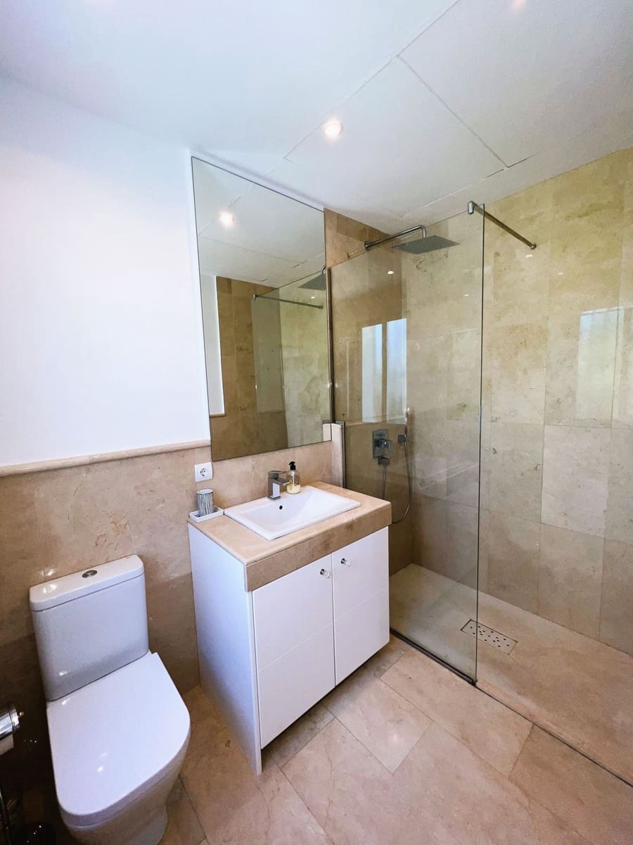 6 soverom Villa til salgs i Nueva Andalucia med svømmebasseng garasje - € 2 300 000 (Ref: 10002050)