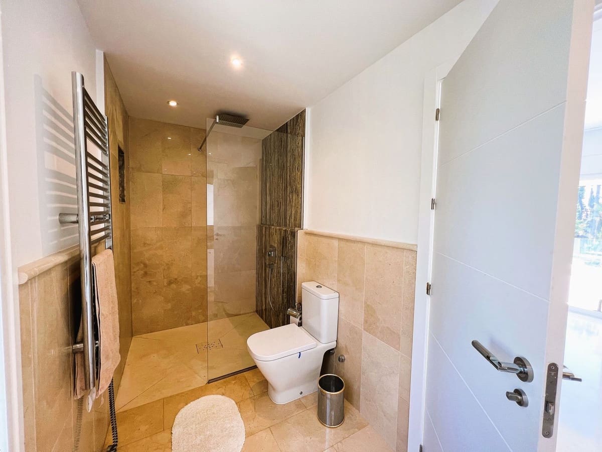 6 soverom Villa til salgs i Nueva Andalucia med svømmebasseng garasje - € 2 300 000 (Ref: 10002050)
