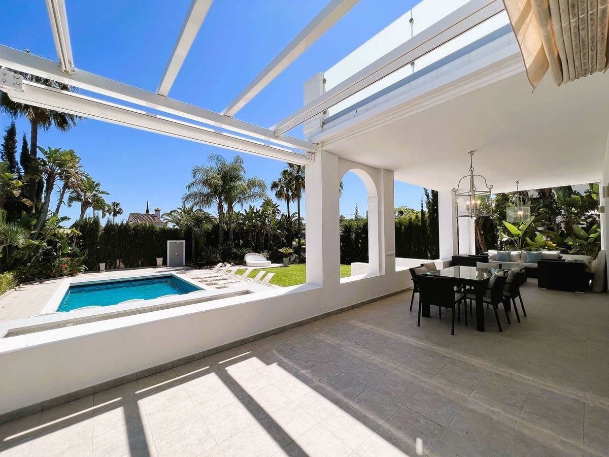 6 soverom Villa til salgs i Nueva Andalucia med svømmebasseng garasje - € 2 300 000 (Ref: 10002050)