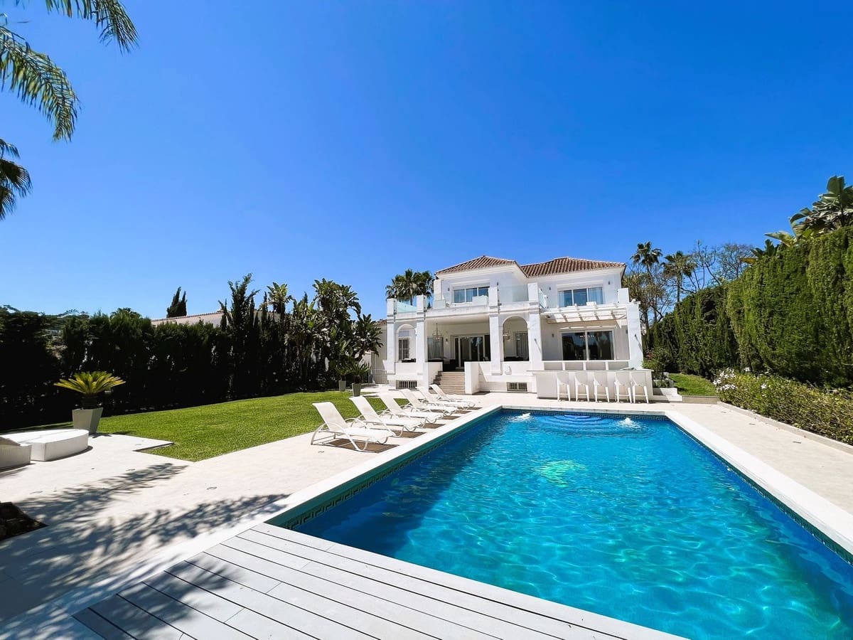 6 soverom Villa til salgs i Nueva Andalucia med svømmebasseng garasje - € 2 300 000 (Ref: 10002050)