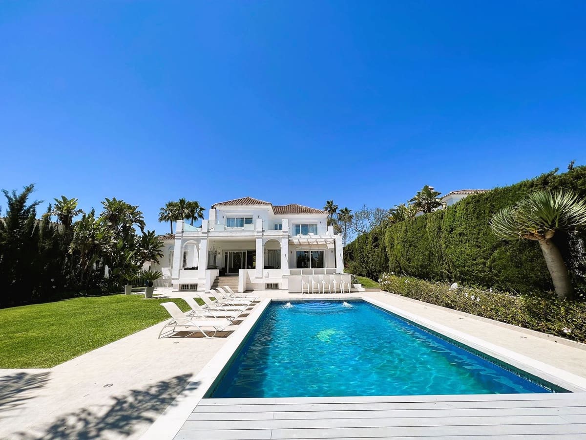6 soverom Villa til salgs i Nueva Andalucia med svømmebasseng garasje - € 2 300 000 (Ref: 10002050)