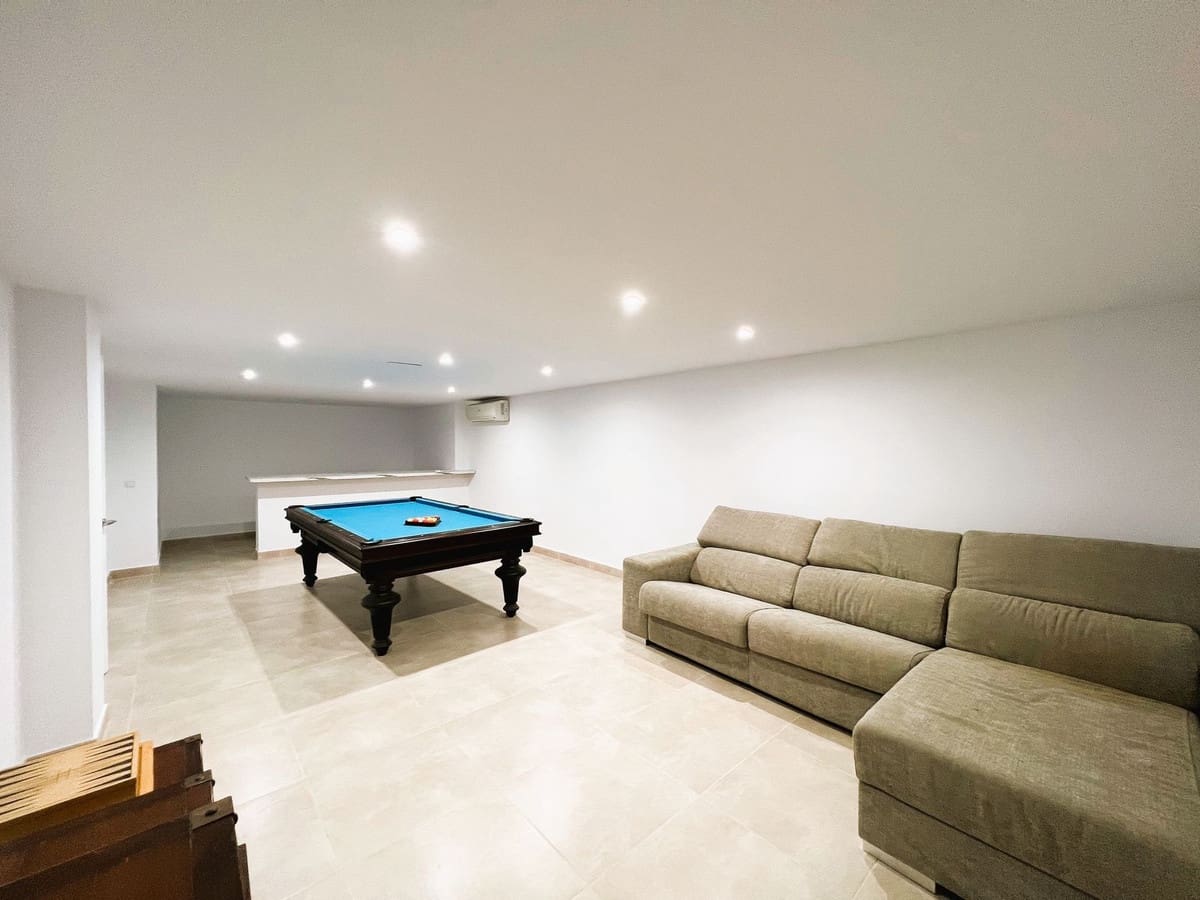 6 soverom Villa til salgs i Nueva Andalucia med svømmebasseng garasje - € 2 300 000 (Ref: 10002050)