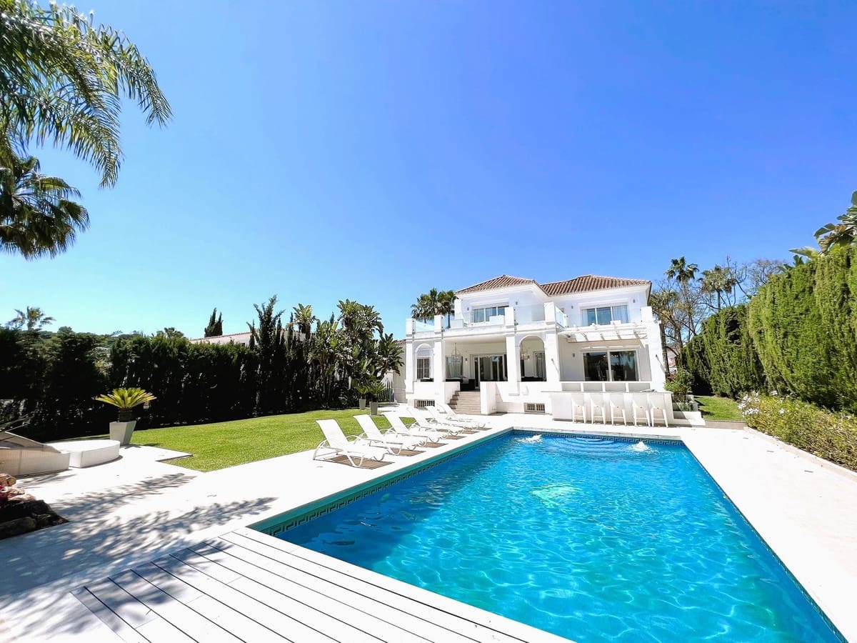 6 soverom Villa til salgs i Nueva Andalucia med svømmebasseng garasje - € 2 300 000 (Ref: 10002050)