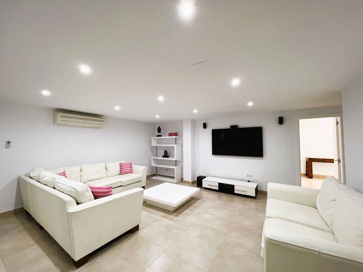 6 soverom Villa til salgs i Nueva Andalucia med svømmebasseng garasje - € 2 300 000 (Ref: 10002050)