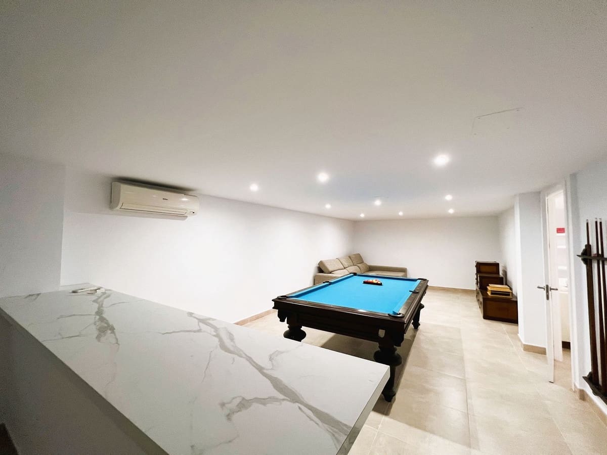 6 soverom Villa til salgs i Nueva Andalucia med svømmebasseng garasje - € 2 300 000 (Ref: 10002050)