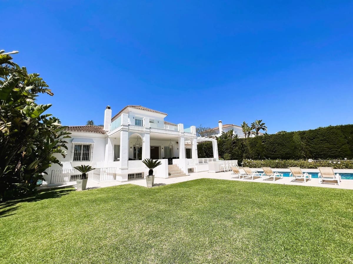 6 soverom Villa til salgs i Nueva Andalucia med svømmebasseng garasje - € 2 300 000 (Ref: 10002050)