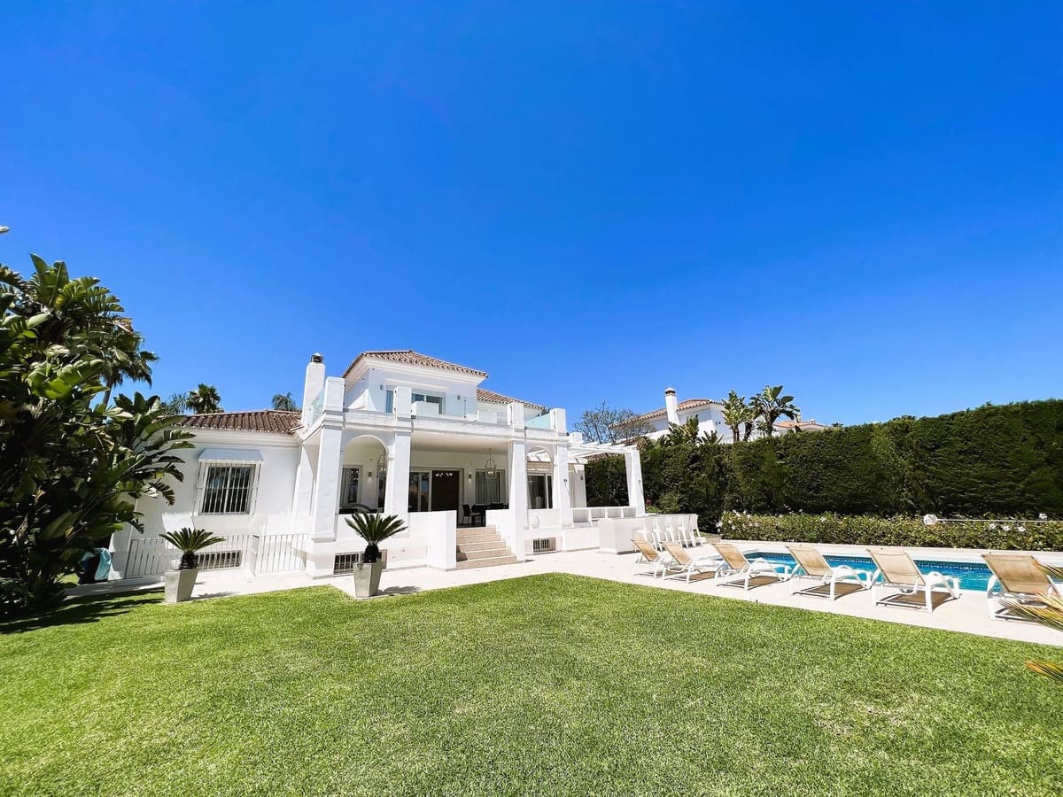 6 soverom Villa til salgs i Nueva Andalucia med svømmebasseng garasje - € 2 300 000 (Ref: 10002050)