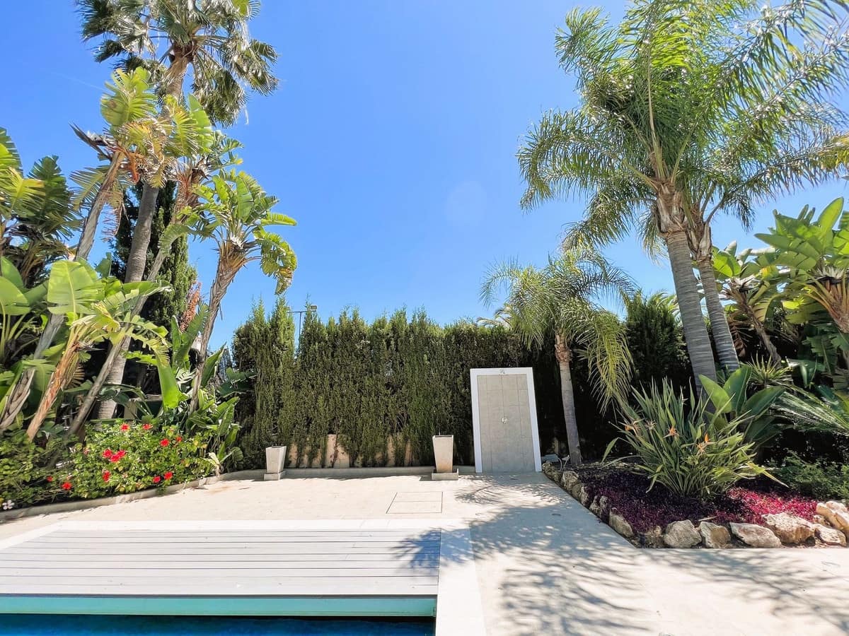 6 soverom Villa til salgs i Nueva Andalucia med svømmebasseng garasje - € 2 300 000 (Ref: 10002050)
