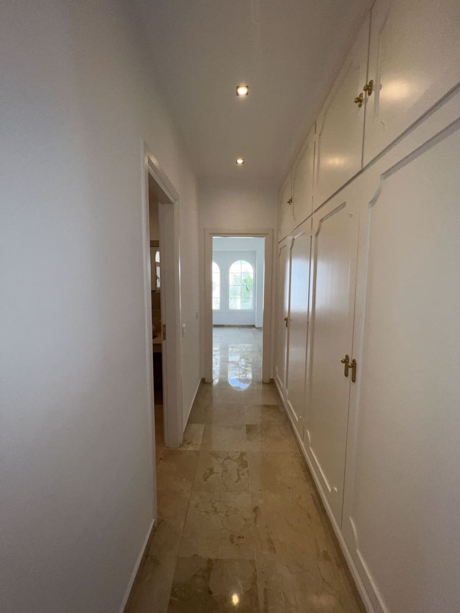 6 camera da letto Villa in vendita in El Paraiso con piscina garage - 1.995.000 € (Rif: 10002051)