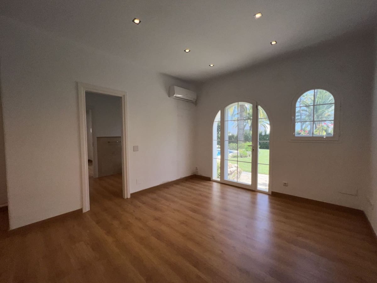 6 camera da letto Villa in vendita in El Paraiso con piscina garage - 1.995.000 € (Rif: 10002051)