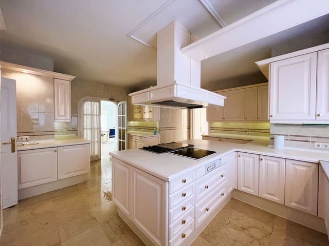 6 camera da letto Villa in vendita in El Paraiso, Estepona con piscina garage - 1.995.000 € (Rif: 10002051)
