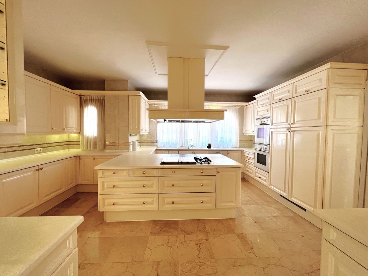 6 camera da letto Villa in vendita in El Paraiso con piscina garage - 1.995.000 € (Rif: 10002051)