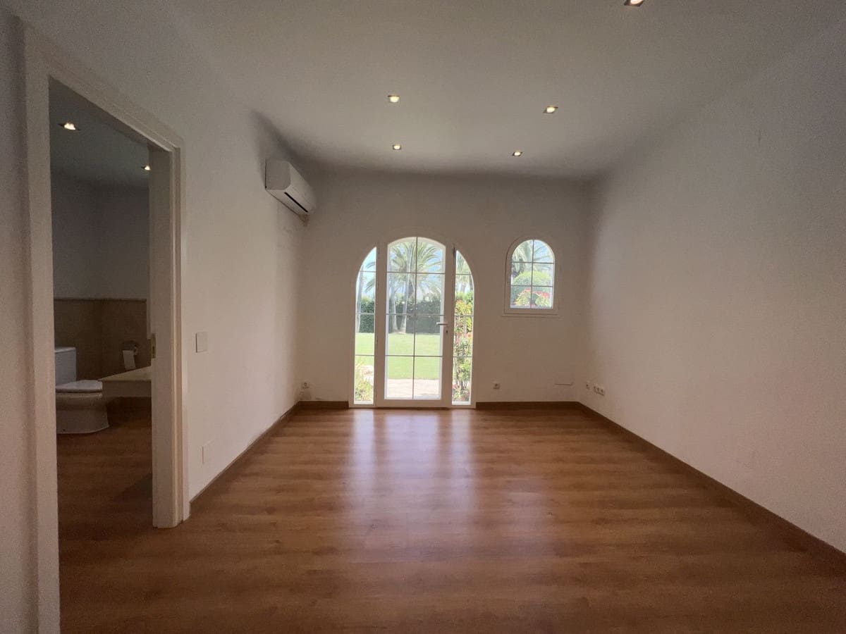 6 camera da letto Villa in vendita in El Paraiso con piscina garage - 1.995.000 € (Rif: 10002051)