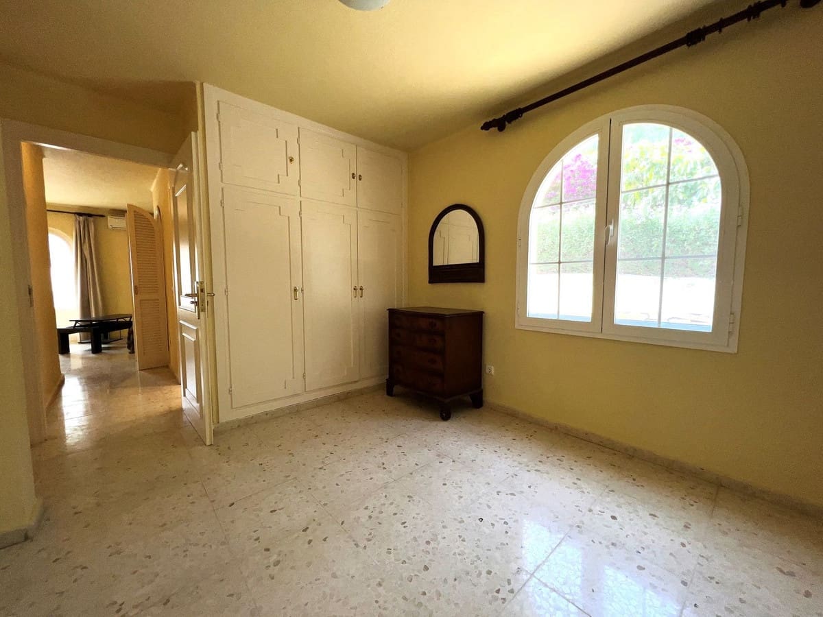 6 camera da letto Villa in vendita in El Paraiso con piscina garage - 1.995.000 € (Rif: 10002051)