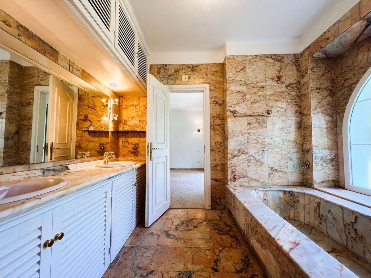 6 camera da letto Villa in vendita in El Paraiso con piscina garage - 1.995.000 € (Rif: 10002051)