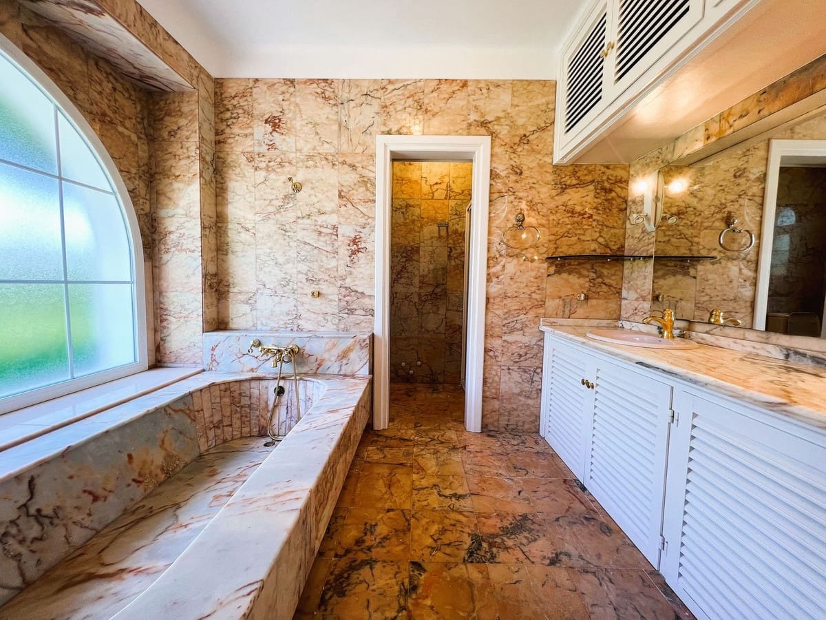 6 camera da letto Villa in vendita in El Paraiso con piscina garage - 1.995.000 € (Rif: 10002051)