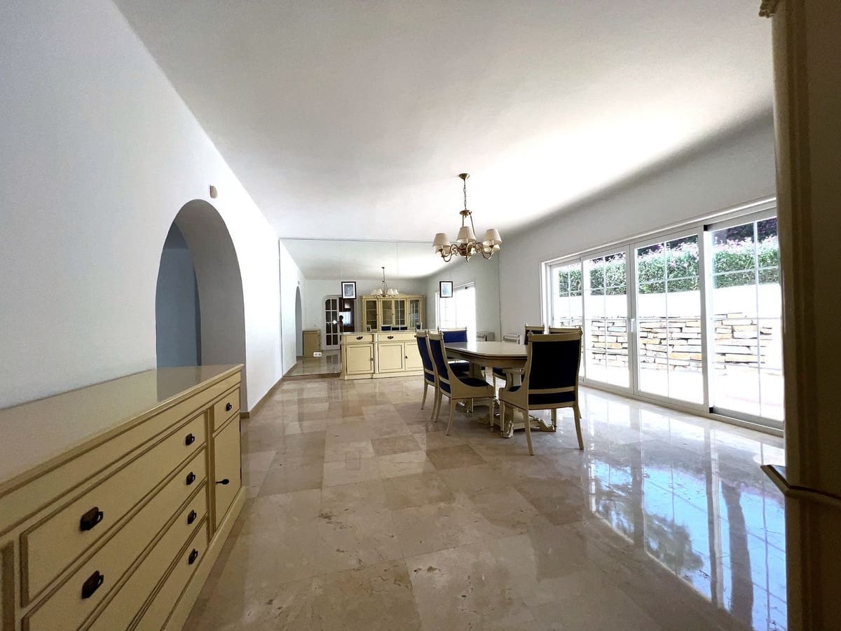 6 camera da letto Villa in vendita in El Paraiso con piscina garage - 1.995.000 € (Rif: 10002051)