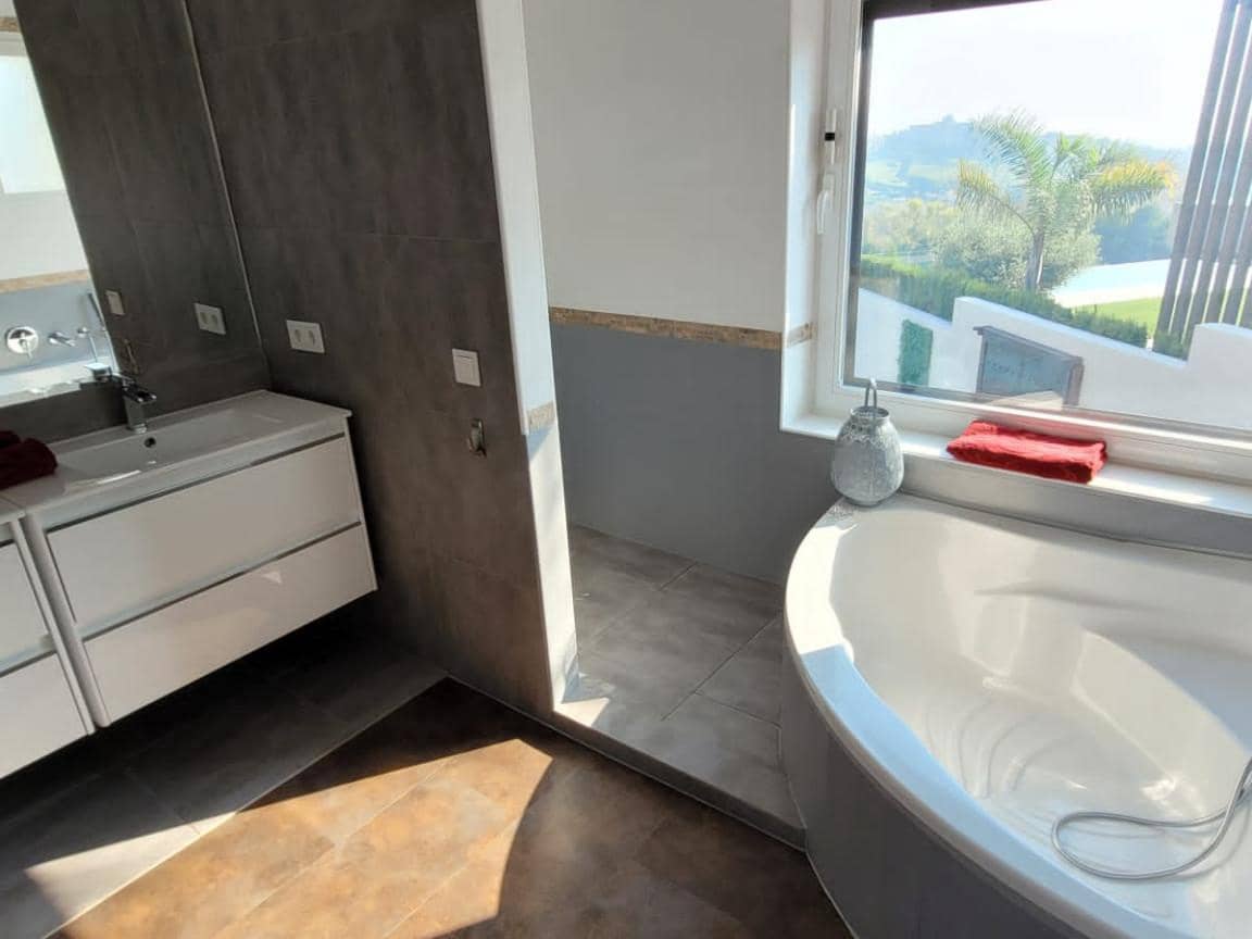 4 sypialnia Willa na sprzedaż w Benahavis z basenem garażem - 1 850 000 € (Ref: 10002052)