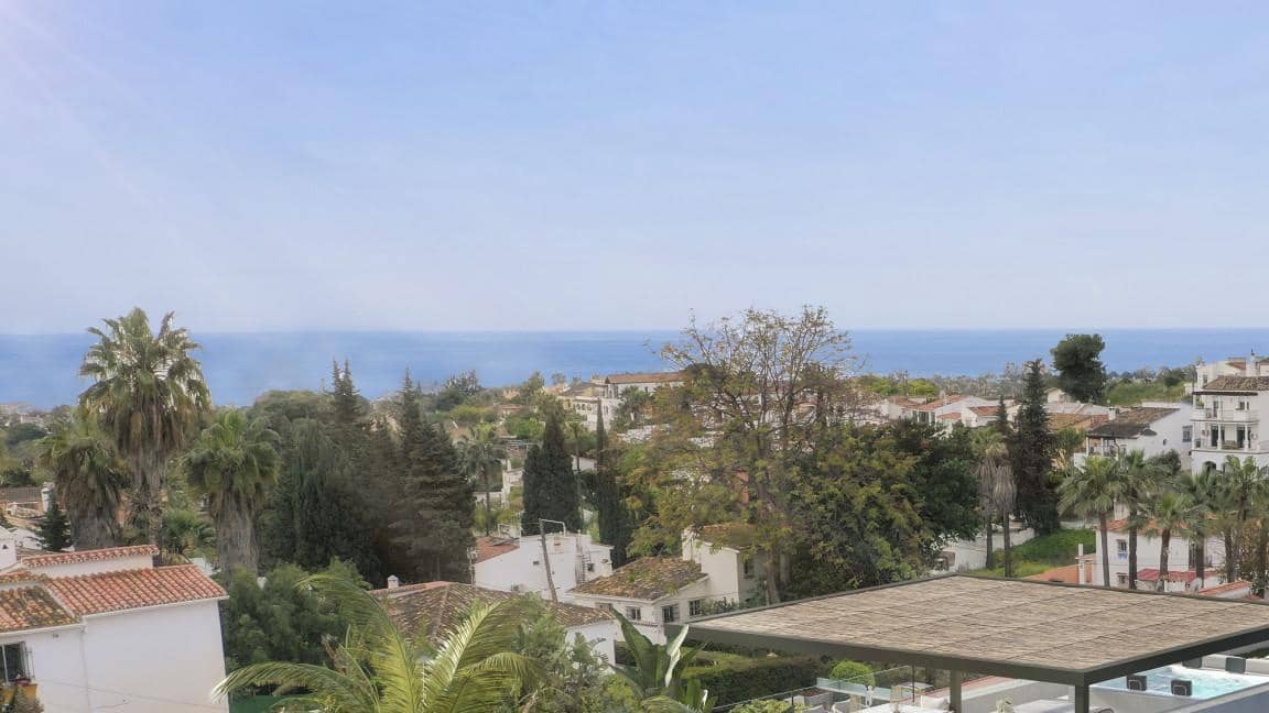 4 soverom Villa til salgs i Nueva Andalucia med svømmebasseng garasje - € 1 595 000 (Ref: 10002056)