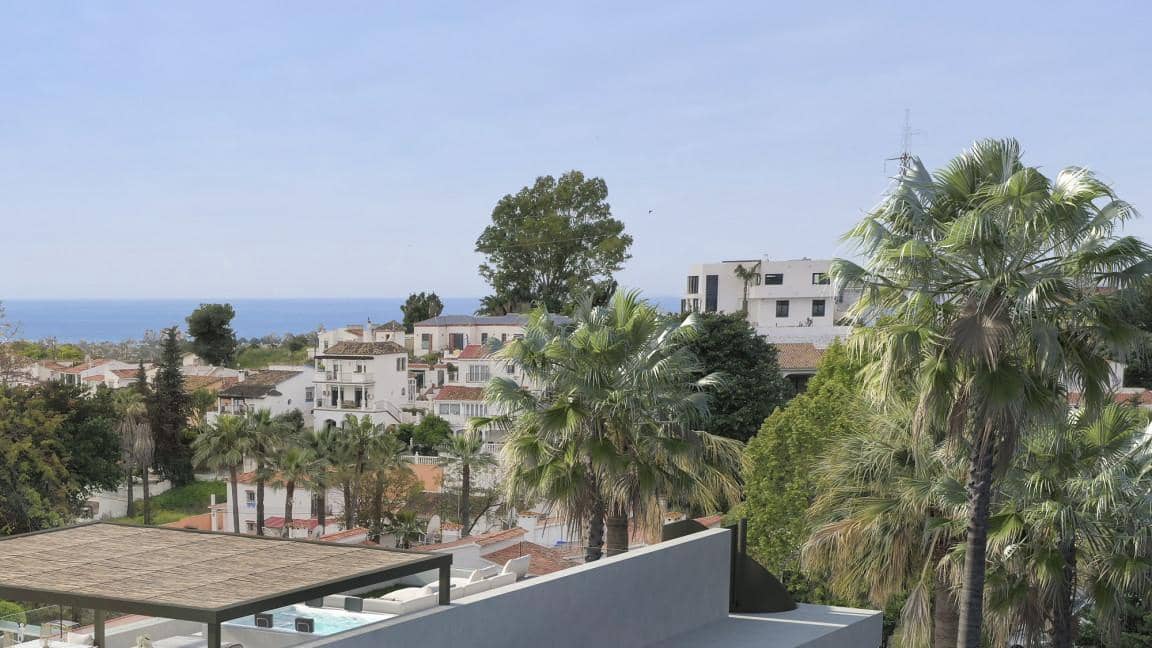 4 soverom Villa til salgs i Nueva Andalucia med svømmebasseng garasje - € 1 595 000 (Ref: 10002056)