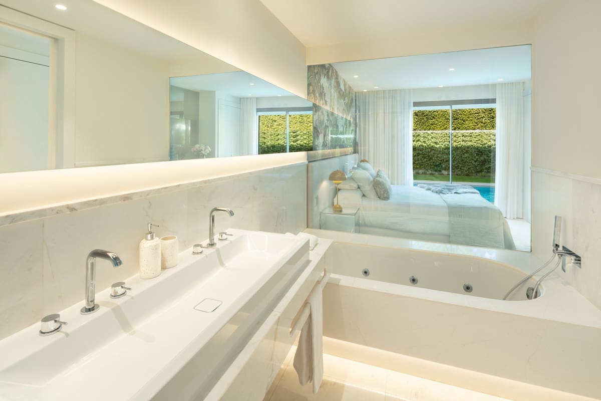4 Zimmer Villa zu verkaufen in Guadalmina mit Pool Garage - 1.800.000 € (Ref: 10002066)