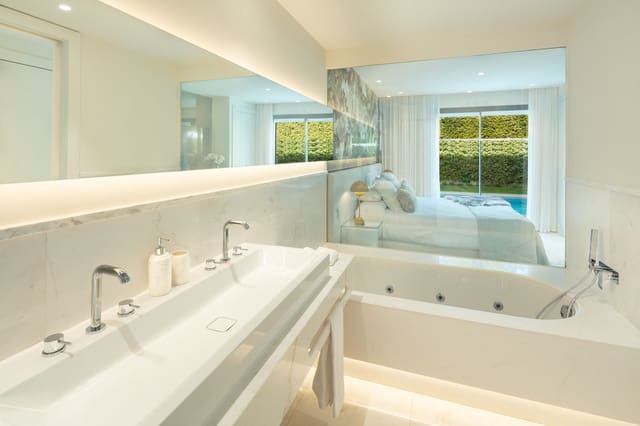4 Zimmer Villa zu verkaufen in Guadalmina Alta, Marbella mit Pool Garage - 1.800.000 € (Ref: 10002066)