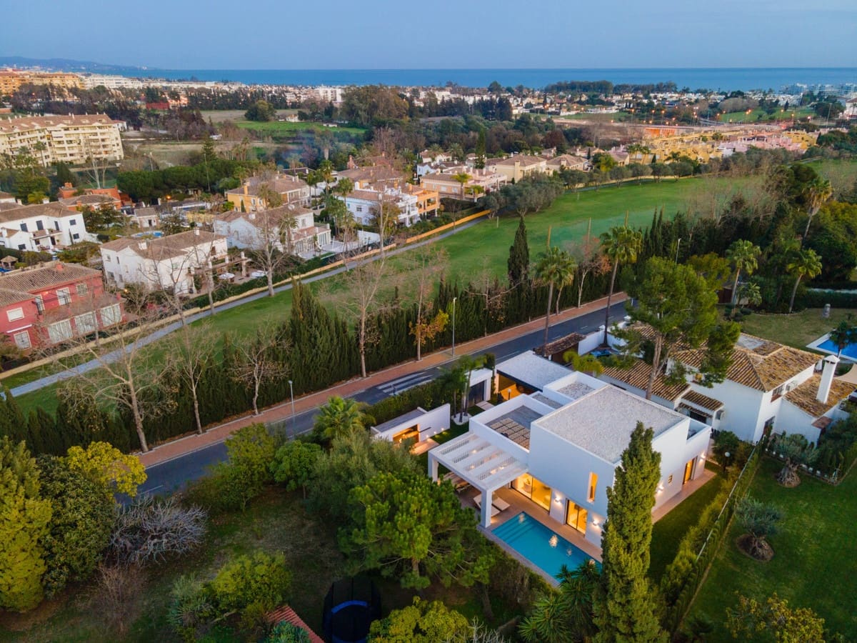 4 Zimmer Villa zu verkaufen in Guadalmina mit Pool Garage - 1.800.000 € (Ref: 10002066)