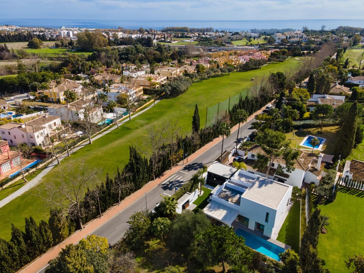 4 Zimmer Villa zu verkaufen in Guadalmina mit Pool Garage - 1.800.000 € (Ref: 10002066)