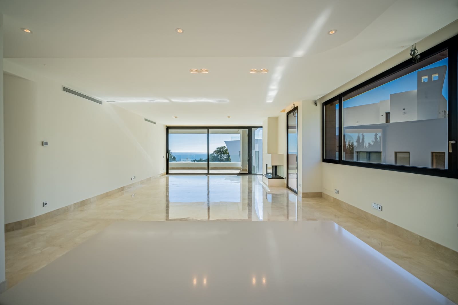 4 sypialnia Apartament na sprzedaż w Marbella z basenem garażem - 2 950 000 € (Ref: 10002068)