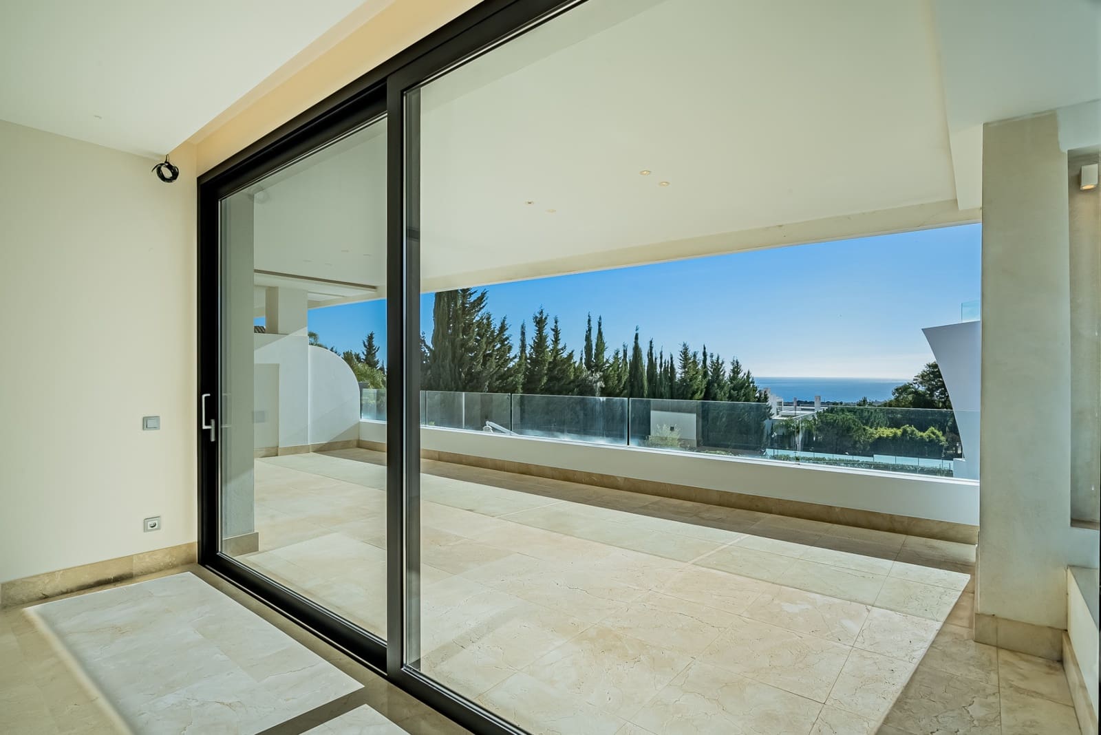 4 sypialnia Apartament na sprzedaż w Marbella z basenem garażem - 2 950 000 € (Ref: 10002068)