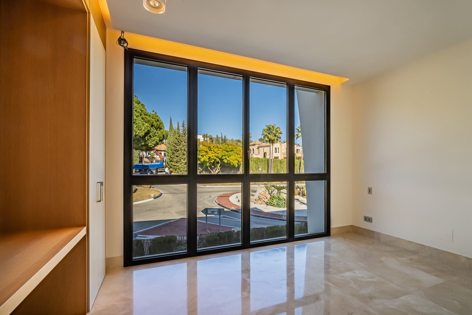 4 sypialnia Apartament na sprzedaż w Marbella z basenem garażem - 2 950 000 € (Ref: 10002068)