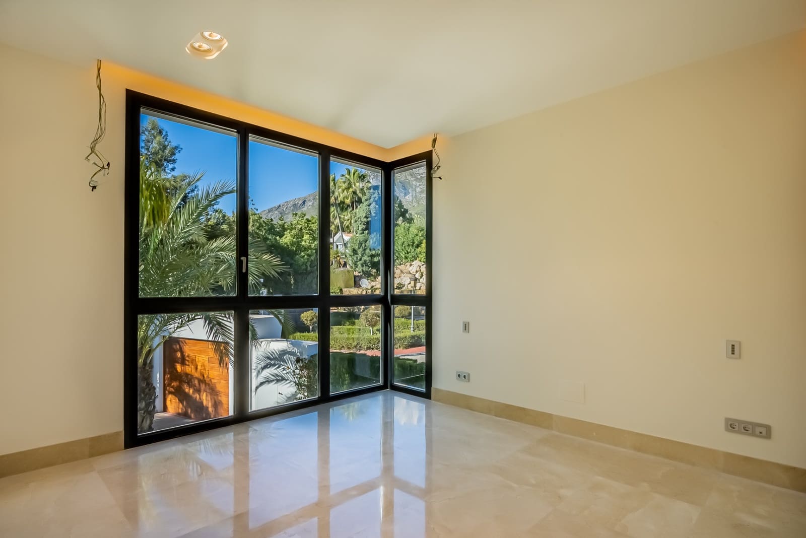 4 sypialnia Apartament na sprzedaż w Marbella z basenem garażem - 2 950 000 € (Ref: 10002068)