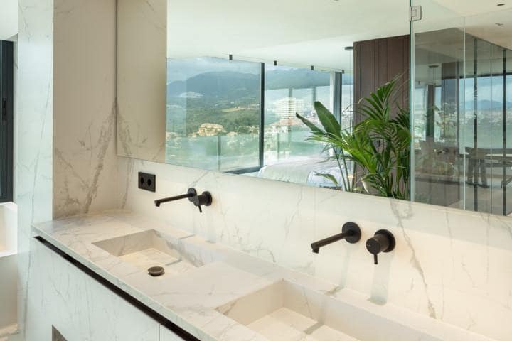3 bedroom Apartment for sale in Marbella with pool garage - € 1,995,000 (Ref: 10002069)