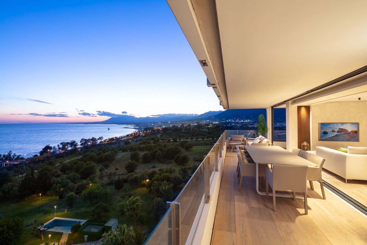 3 bedroom Apartment for sale in Marbella with pool garage - € 1,995,000 (Ref: 10002069)