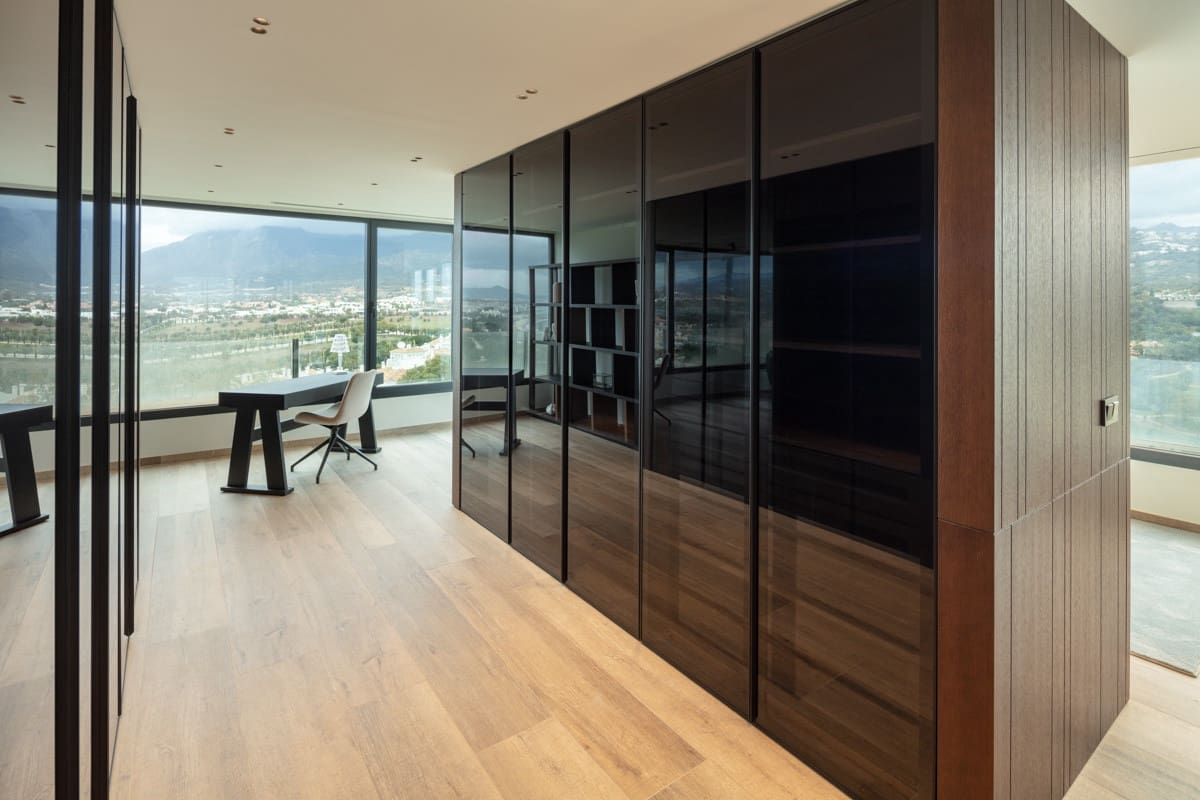 3 bedroom Apartment for sale in Marbella with pool garage - € 1,995,000 (Ref: 10002069)
