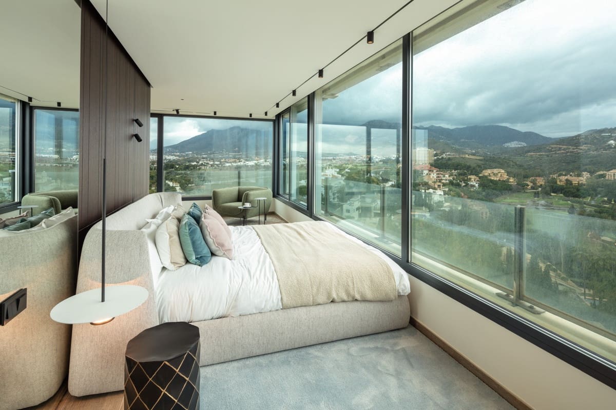 3 bedroom Apartment for sale in Marbella with pool garage - € 1,995,000 (Ref: 10002069)
