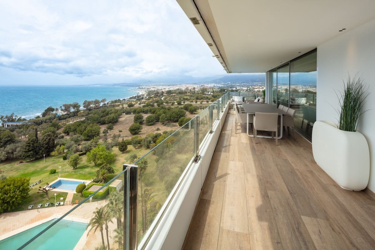 3 bedroom Apartment for sale in Marbella with pool garage - € 1,995,000 (Ref: 10002069)