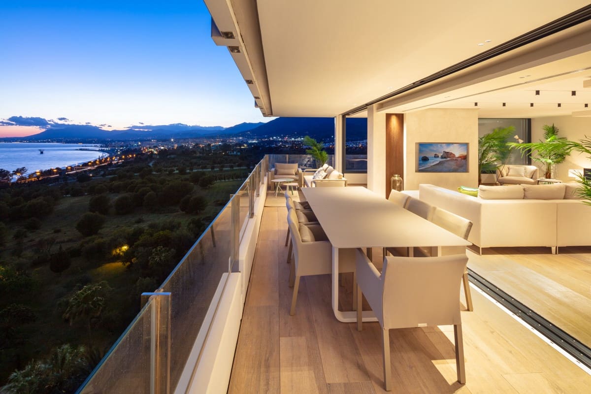 3 bedroom Apartment for sale in Marbella with pool garage - € 1,995,000 (Ref: 10002069)