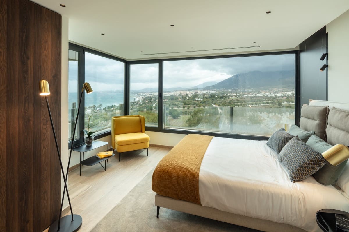 3 bedroom Apartment for sale in Marbella with pool garage - € 1,995,000 (Ref: 10002069)