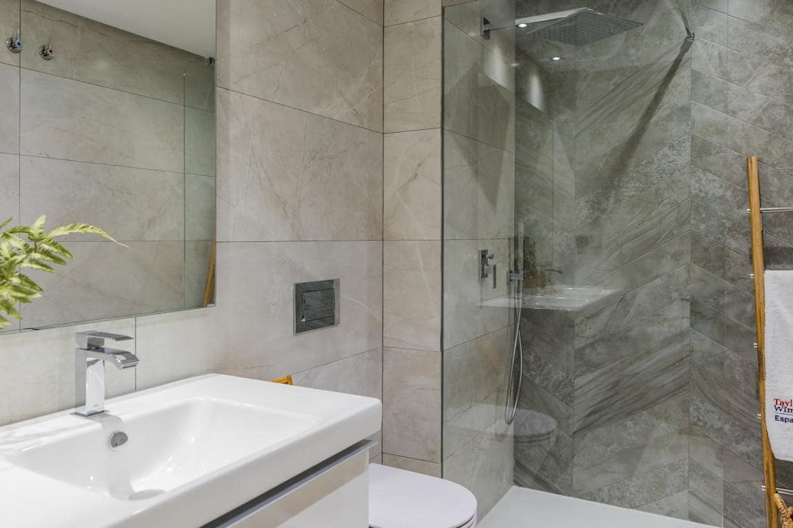 Apartamento de 3 habitaciones en Benahavís en venta con piscina garaje - 473.000 € (Ref: 10002070)