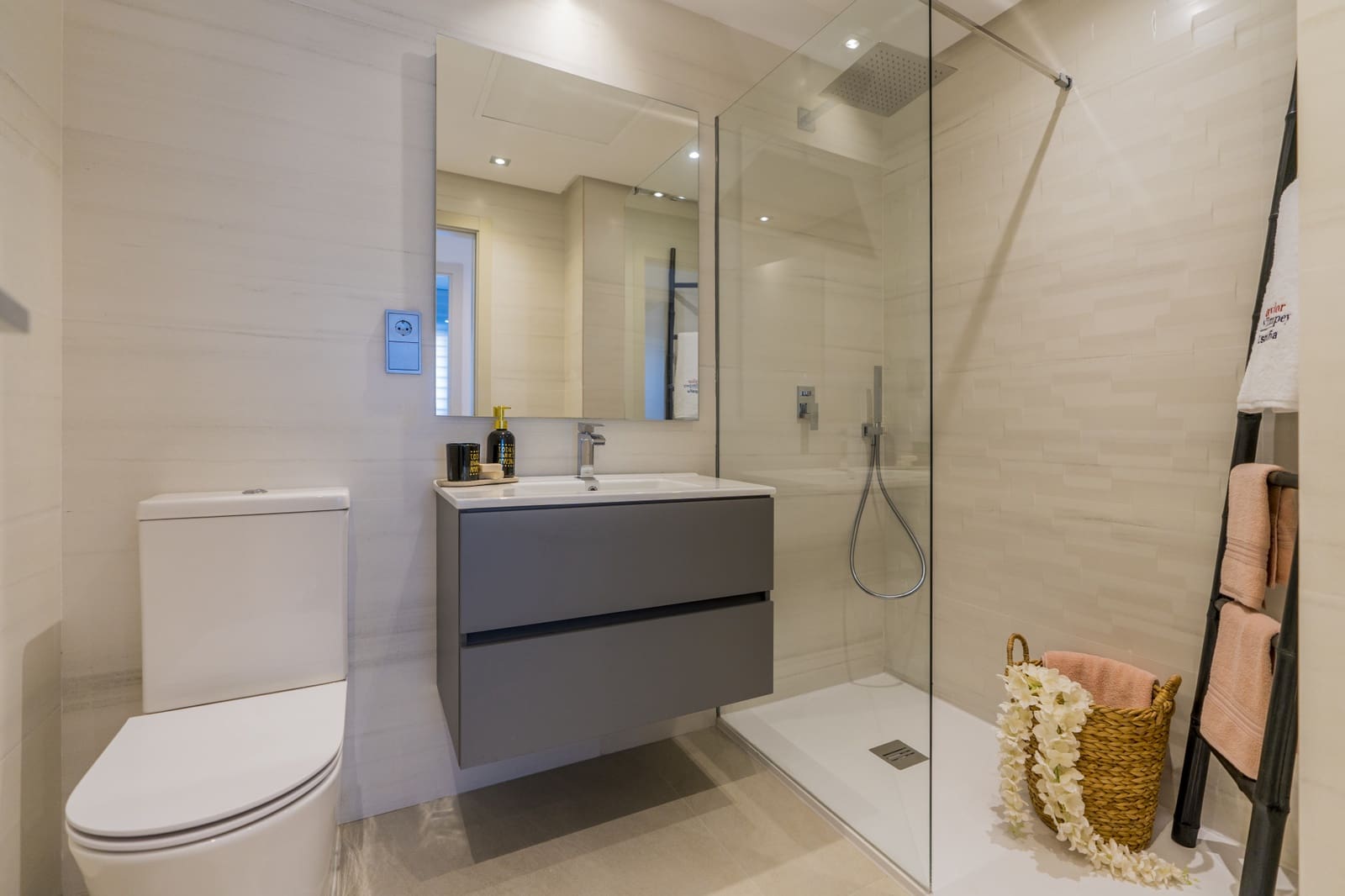 Apartamento de 3 habitaciones en Benahavís en venta con piscina garaje - 473.000 € (Ref: 10002070)