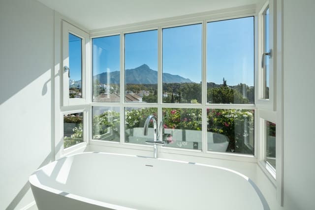 Chalet de 5 habitaciones en Marbella en venta con piscina garaje - 3.250.000 € (Ref: 10002078)