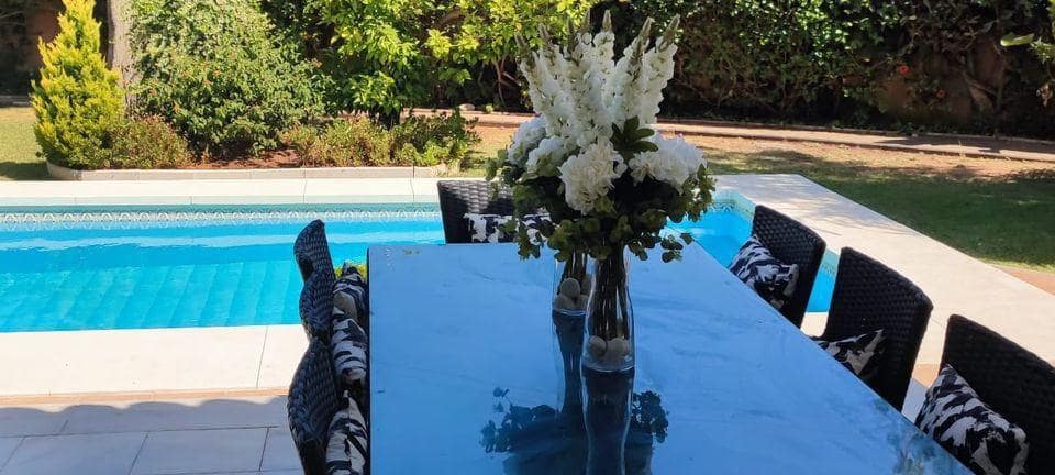 4 soveværelse Villa til salg i Nueva Andalucia med swimmingpool garage - € 1.600.000 (Ref: 10002080)