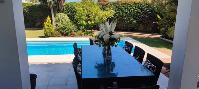 Chalet de 4 habitaciones en Nueva Andalucia, Marbella en venta con piscina garaje - 1.600.000 € (Ref: 10002080)