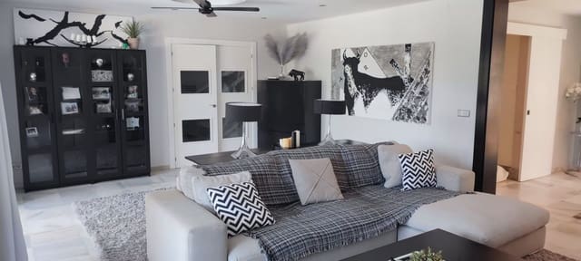 Chalet de 4 habitaciones en Nueva Andalucia, Marbella en venta con piscina garaje - 1.600.000 € (Ref: 10002080)