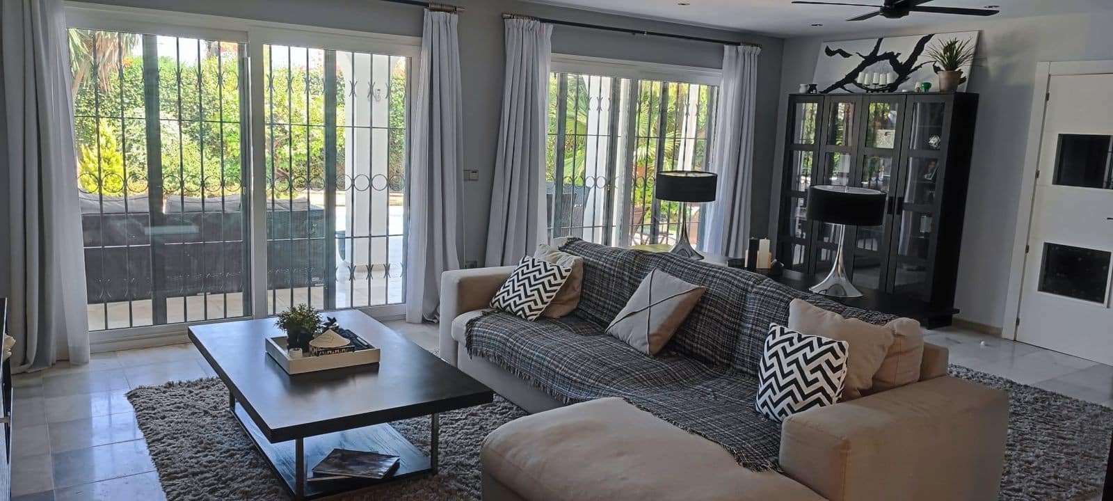 4 soveværelse Villa til salg i Nueva Andalucia med swimmingpool garage - € 1.600.000 (Ref: 10002080)