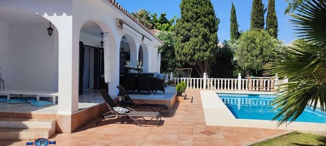 Chalet de 4 habitaciones en Nueva Andalucia, Marbella en venta con piscina garaje - 1.600.000 € (Ref: 10002080)