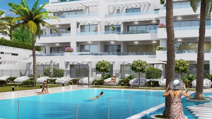 Apartamento de 3 habitaciones en Estepona en venta con piscina garaje - 445.000 € (Ref: 10002086)
